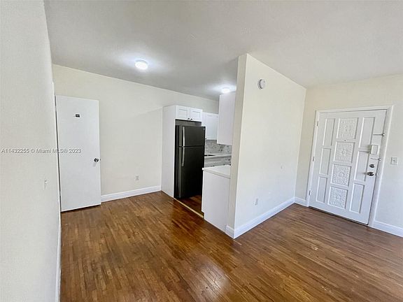 5th image of 218 Santillane Ave APT 15