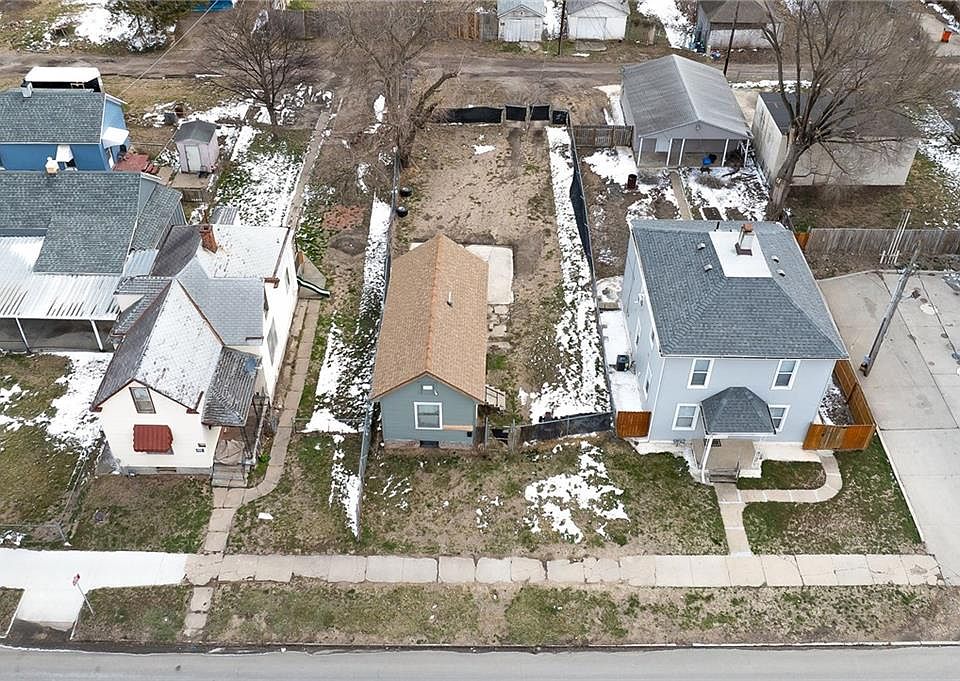 1st image of 837 S 22nd St
