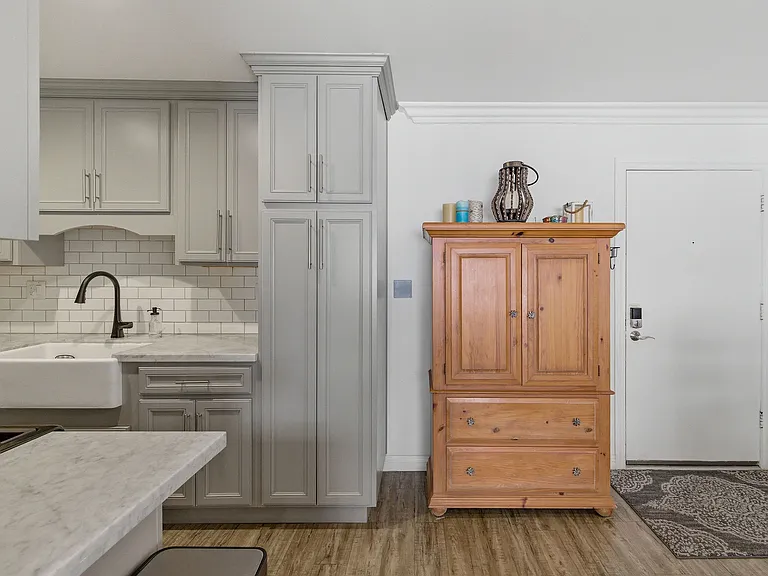 1600 Ardmore Ave #219 — Photo 6