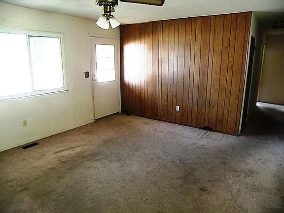 3rd image of 1053 Mayfield Dr