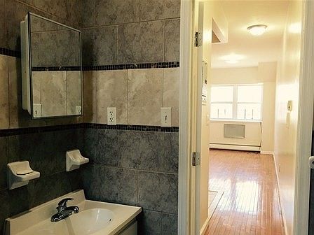 3rd image of 904 Rogers Ave