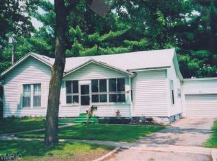 118 S Bower St, Greenville, MI 48838
