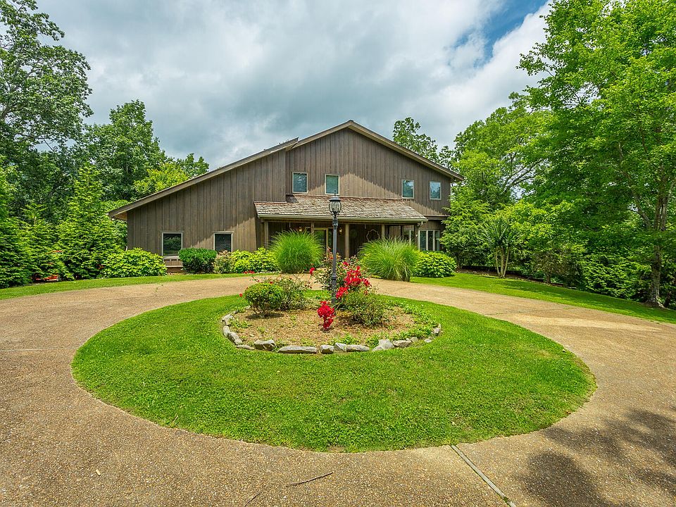 1st image of 601 Stonebrook Dr