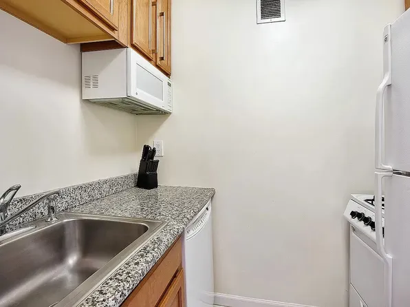 393 W 49th St APT 3K, New York, NY 10019