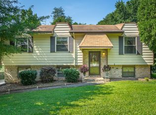 1050 Hill Crest Rd, Hixson, TN 37343