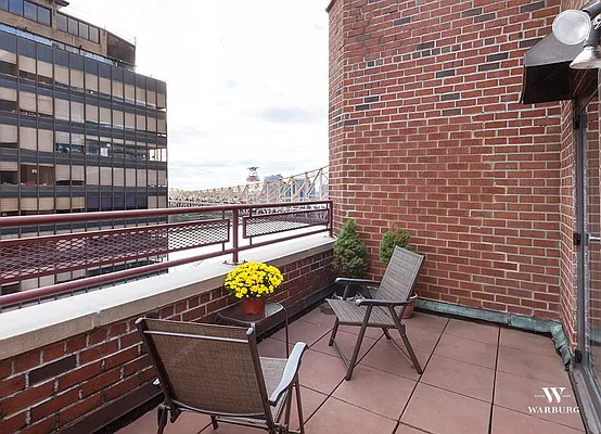 Sold by Warburg | media 13