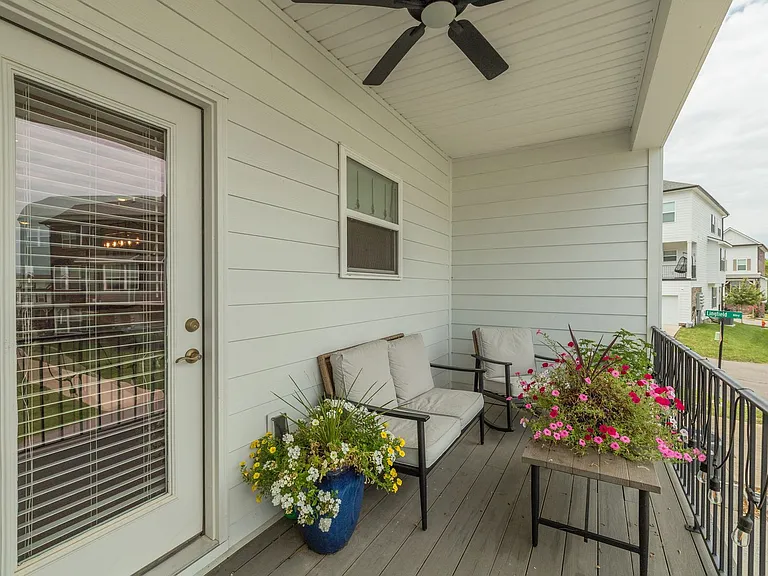 621 Thetford Aly — Photo 26