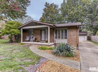 635 Evergreen Dr, Chatham, IL 62629