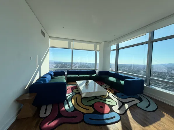 900 W Olympic Blvd, Los Angeles, CA 90015