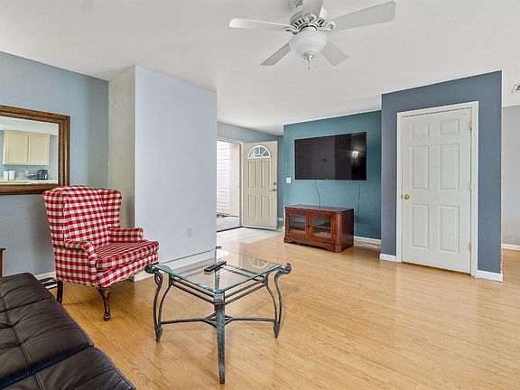 2nd image of 3989 Wimbledon Dr