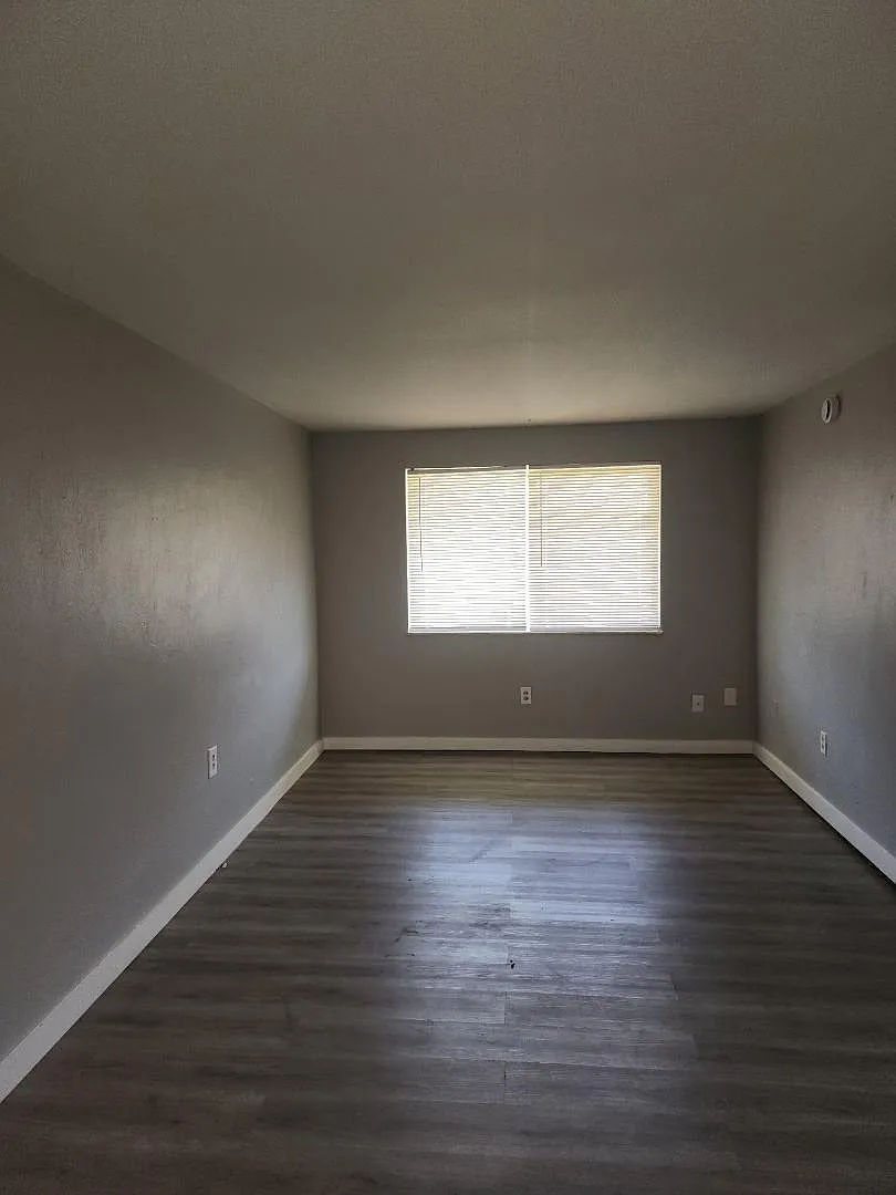 2929 Hoover Ave - 7 — Photo 4