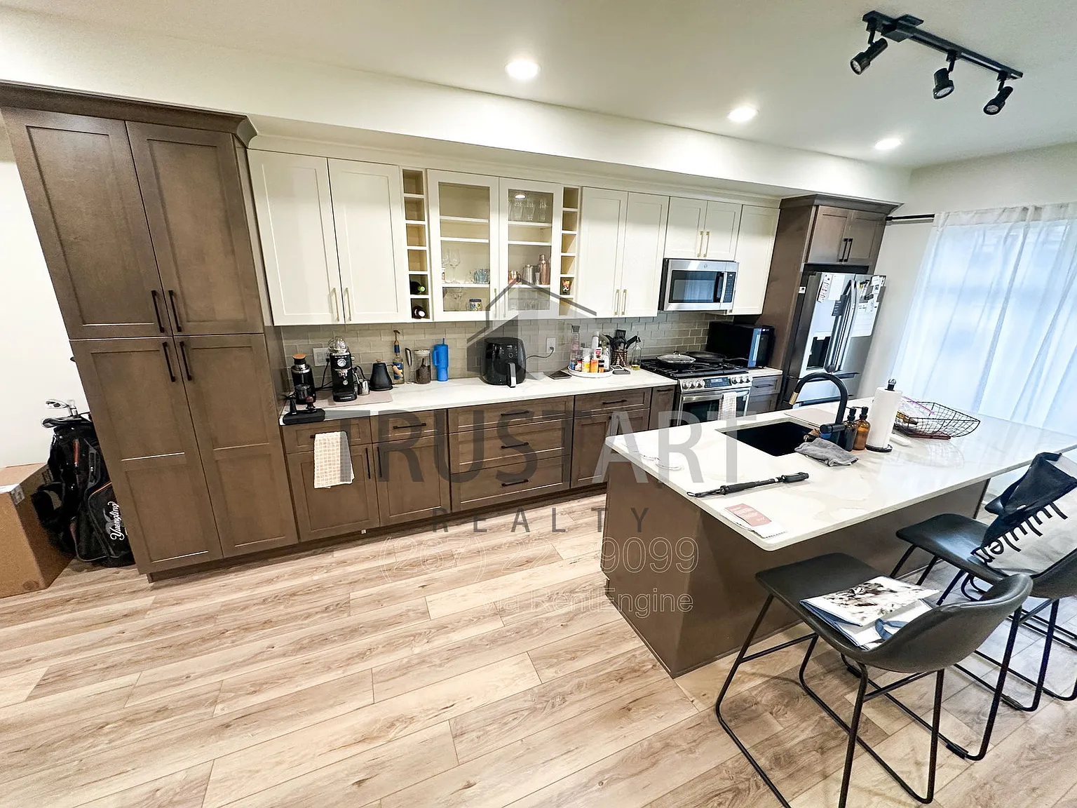 4 bed, 4.0 bath, 1575 sqft, $3,650 — Photo 1