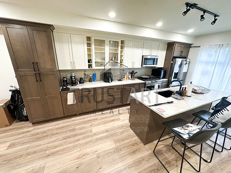 183 W Norris St — Photo 1