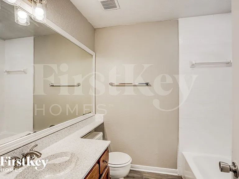 1055 Margate Dr — Photo 17