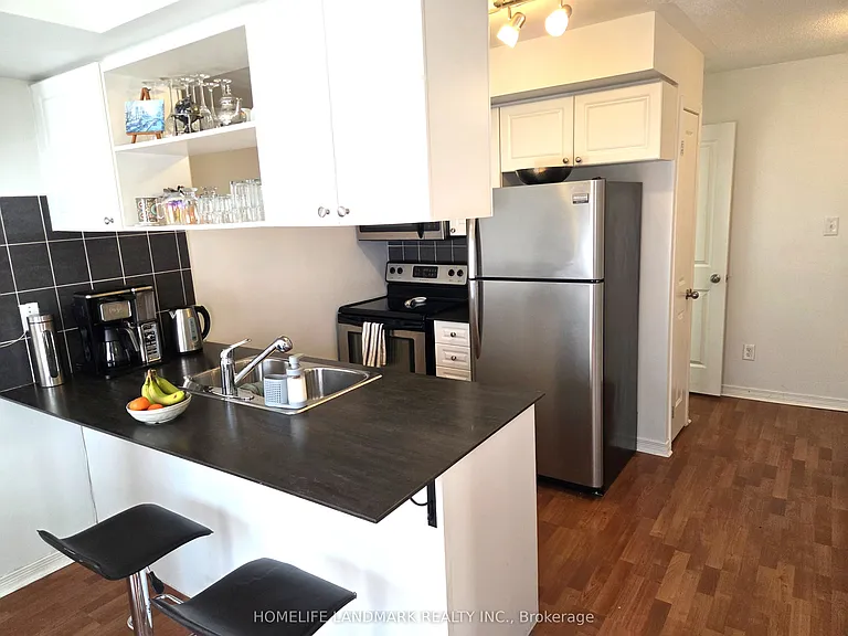 74 Munro St #2 — Photo 8