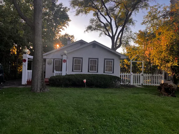 3008 Lincoln St, Oak Brook, IL 60523