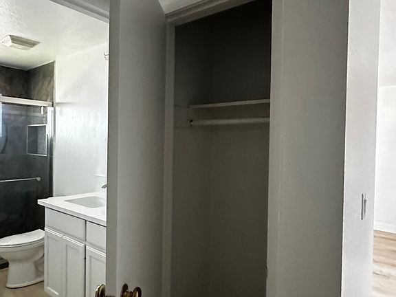 5th image of 127 Bel Air Ct