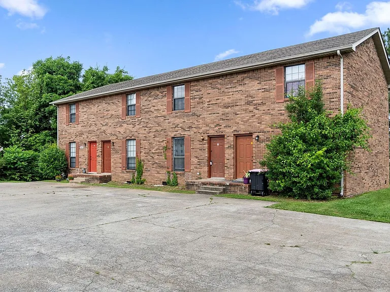 121 Stephanie Dr — Photo 2