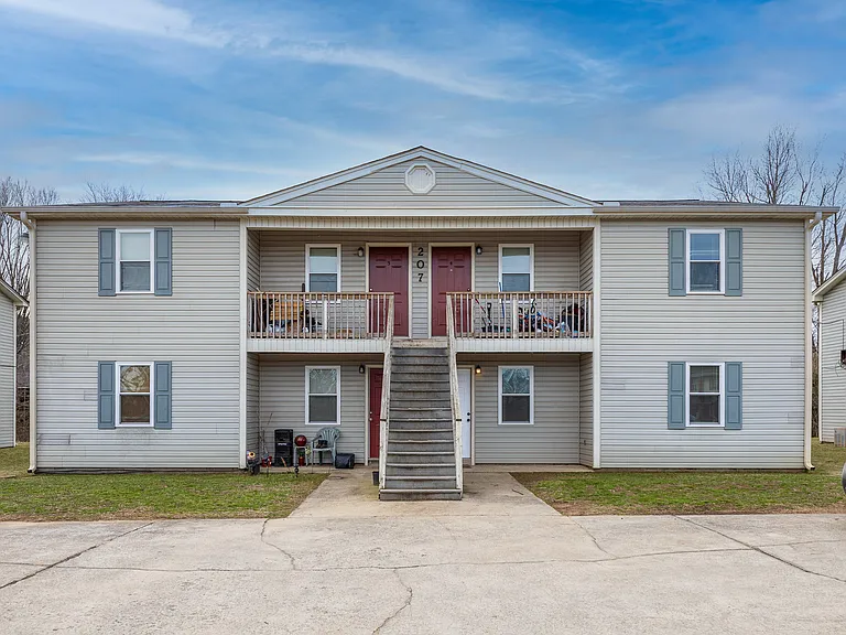 Greenbrier Apartments — Photo 15