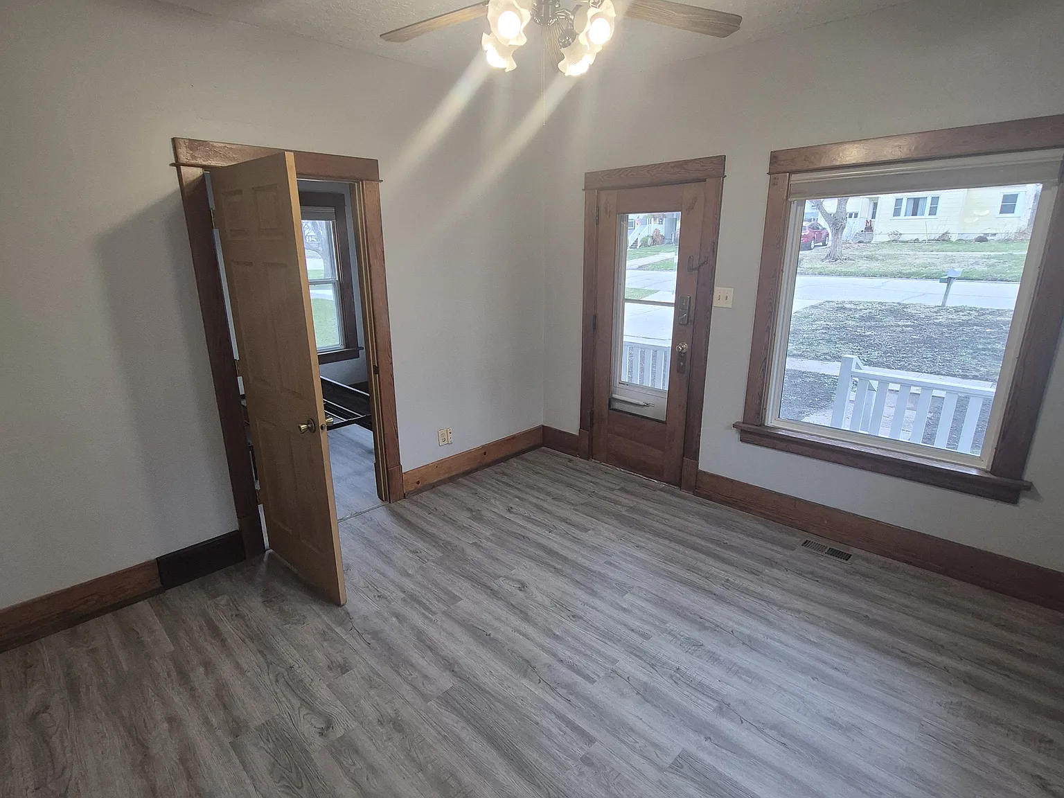 2 bed, 700 sqft, $1,600 — Photo 2