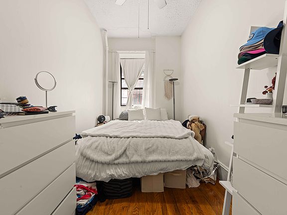 3rd image of 139 W 80th St APT 3A