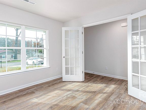 5th image of 276 Lulu Ln