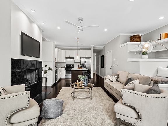 4th image of 1050 N Marshfield Ave #2