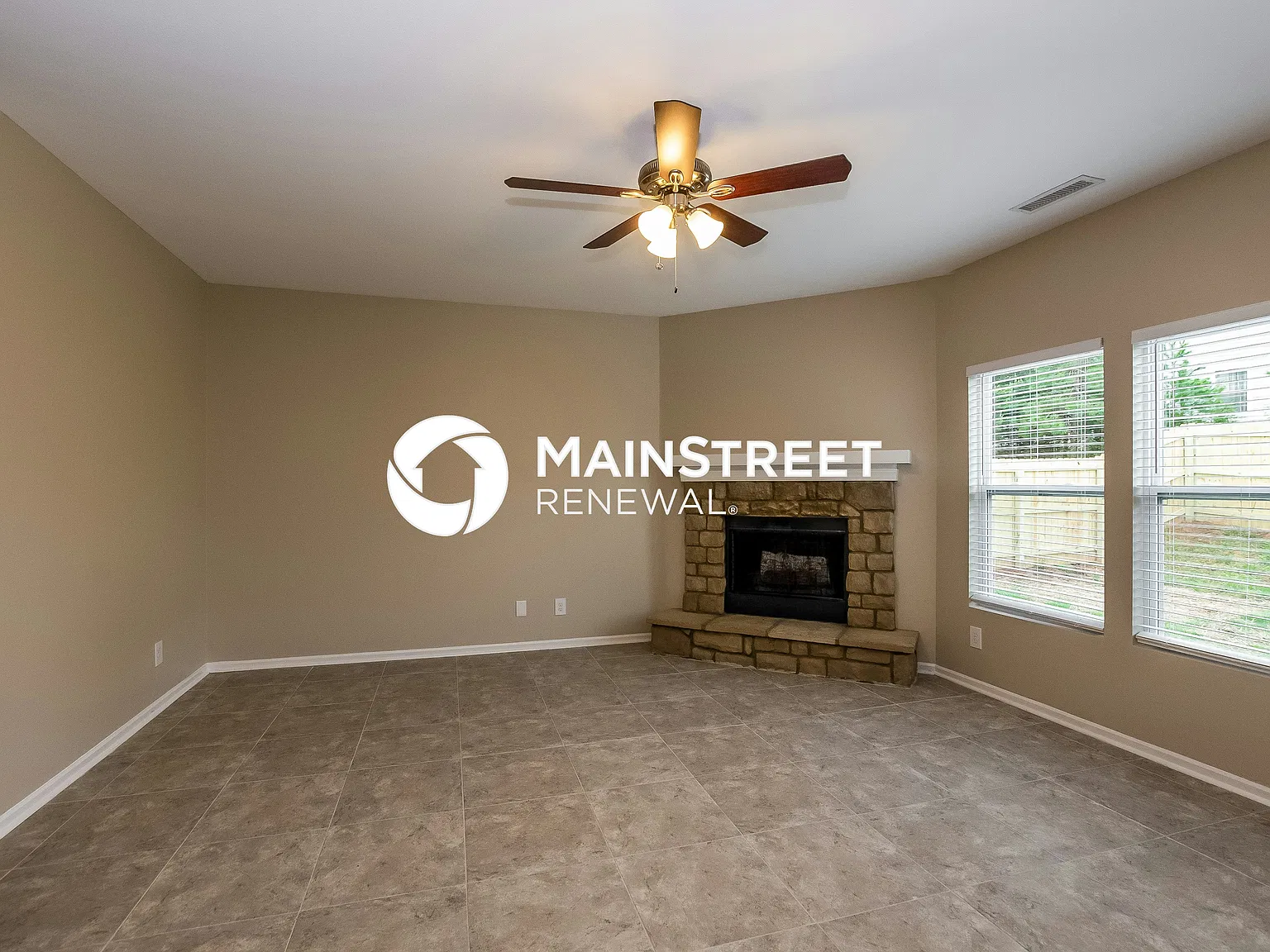 347 Kendall Dr — Photo 2