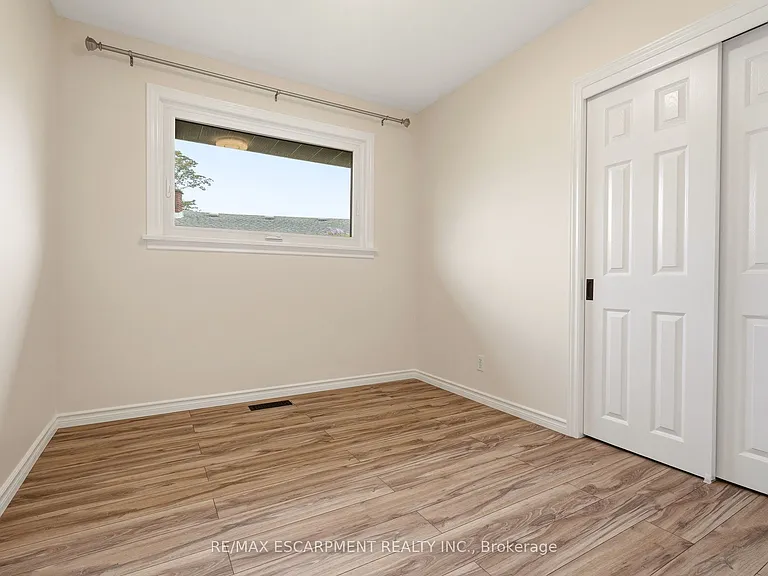 25 Briarsdale Dr — Photo 16