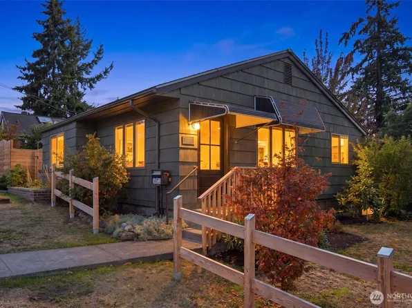 922 Pitt Avenue, Bremerton, WA 98310