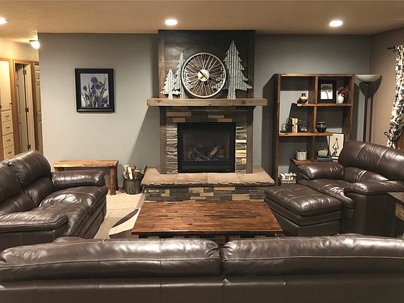 Gas fireplace - main living