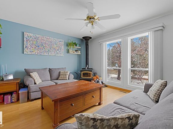 3rd image of 124 Clareview Rd NW