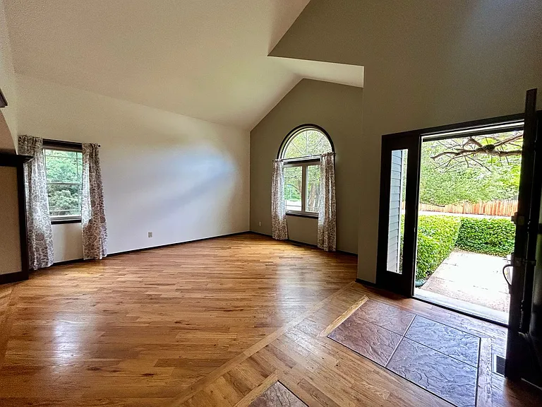4197 Amber St — Photo 3