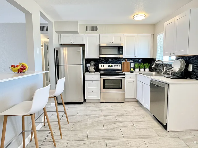 3024 N 39th St #9 — Photo 3