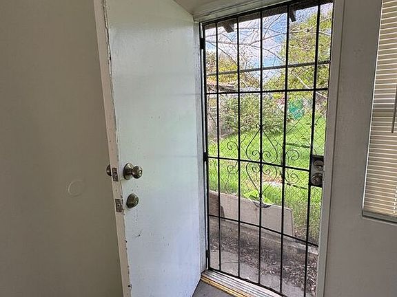 2nd image of 834-846 N Davidson Ave #838-1