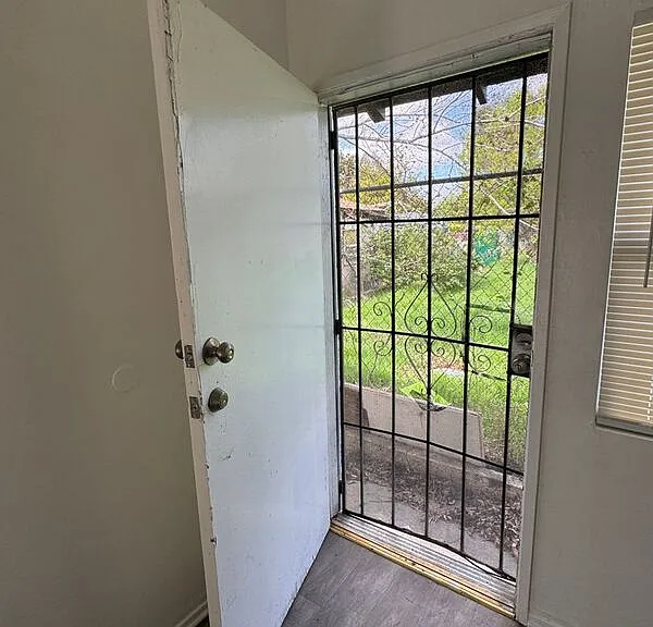834-846 N Davidson Ave #838-1 — Photo 2