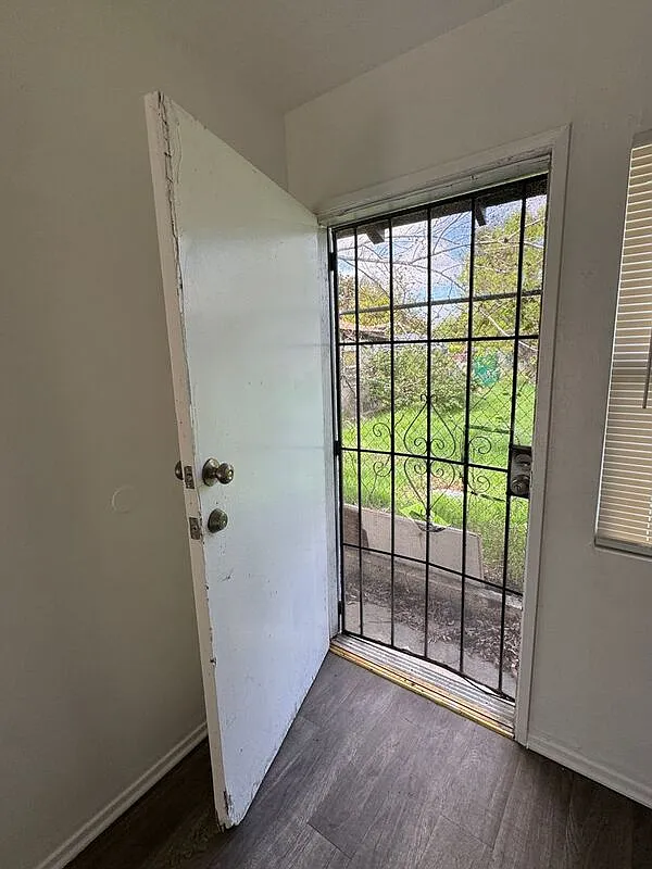 Building Photo - 834-846 N Davidson Ave #834-1