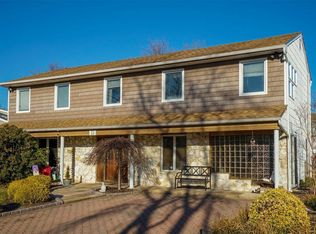 3 Alan Dr, Bayville, NY 11709