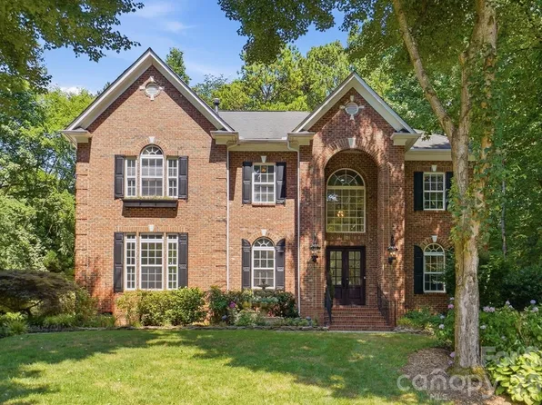 3529 Mountain Cove Dr, Charlotte, NC 28216