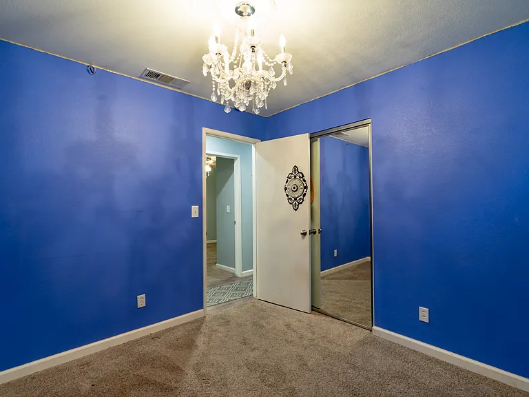 2834 Mitchell Ave — Photo 10