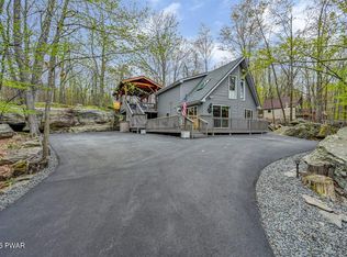149 N Fairway Dr, Lake Ariel, PA 18436