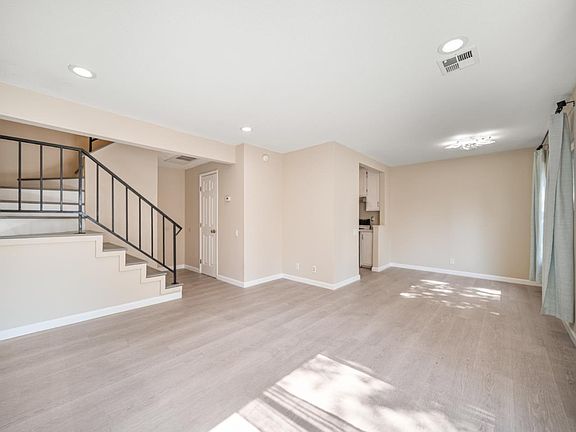 5th image of 2697 Lone Bluff Way