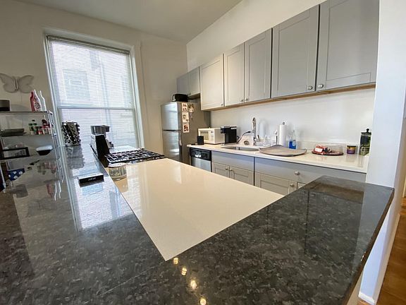 5th image of 2209-11 N Bissell St #1