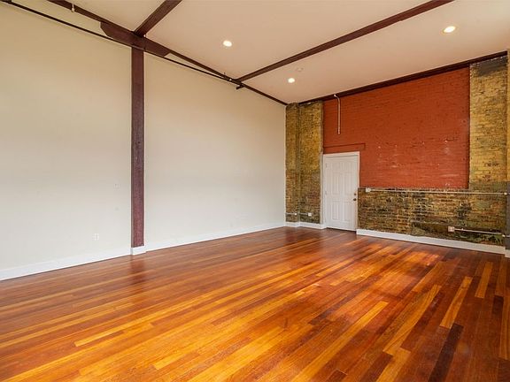 2nd image of 3421 Richmond St APT 207