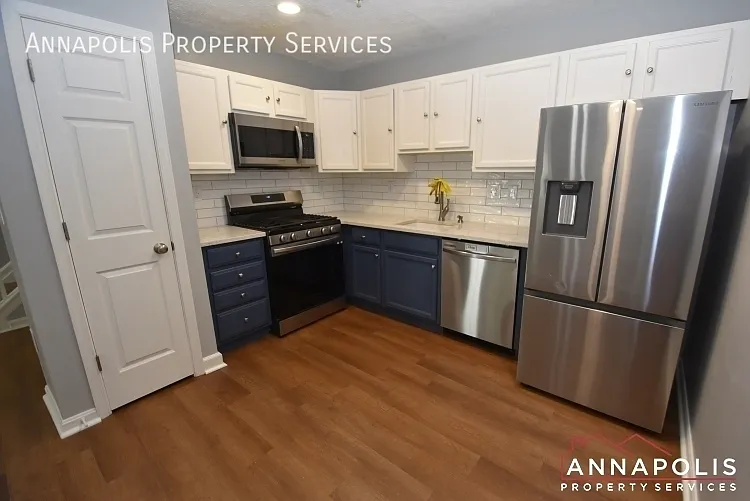 8031 Brookstone Ct — Photo 3