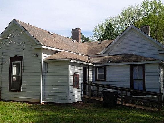 3rd image of 916 S Jackson St