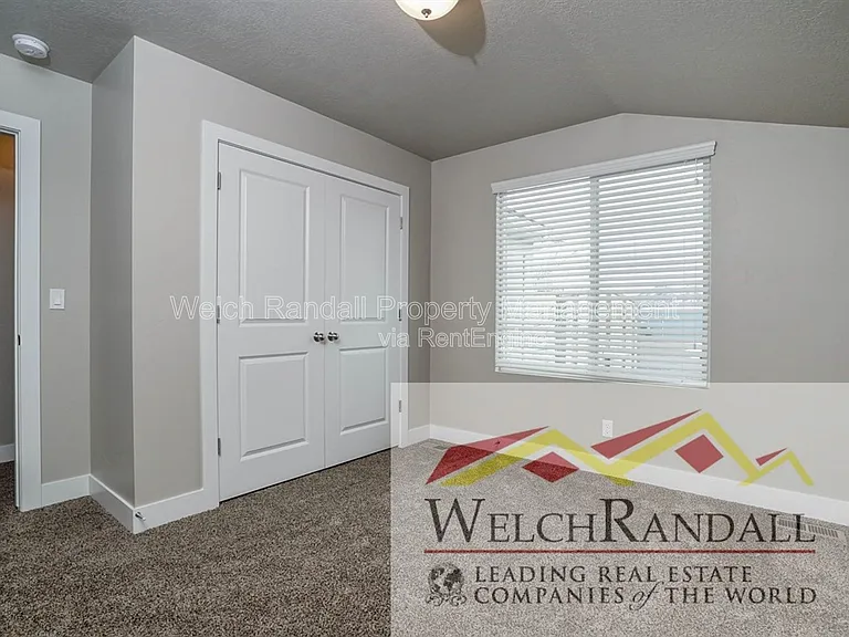 2542 S Andover St — Photo 23