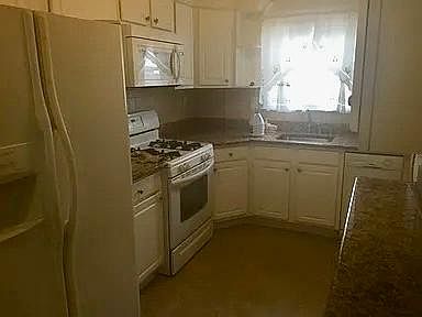 2nd image of 518 Delavan Ave #2
