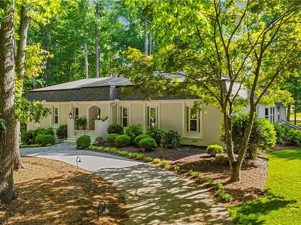 4506 Oakcliffe Rd, Greensboro, NC 27406