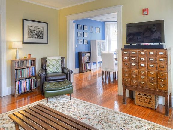 4th image of 432 Essex St #1R